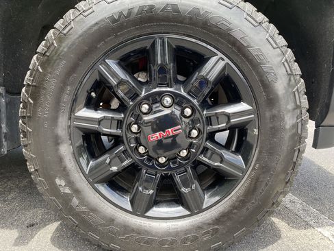 Used 2025 GMC Sierra 2500 AT4 w/ AT4 Premium Plus Package AWD/4WD image 48