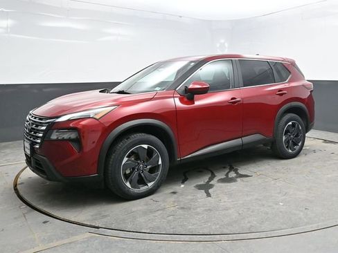 Used 2025 Nissan Rogue SV image 3