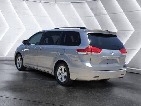 Used 2013 Toyota Sienna LE FWD image 5