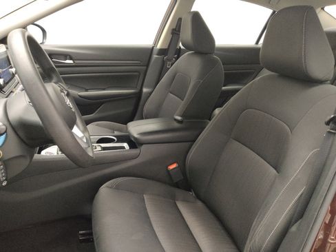 Used 2024 Nissan Altima 2.5 SV image 17