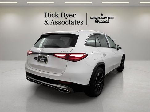 Used 2025 Mercedes-Benz GLC 350e 4MATIC image 2