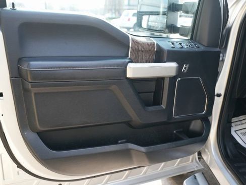 Used 2017 Ford F250 Lariat w/ Chrome Package image 46