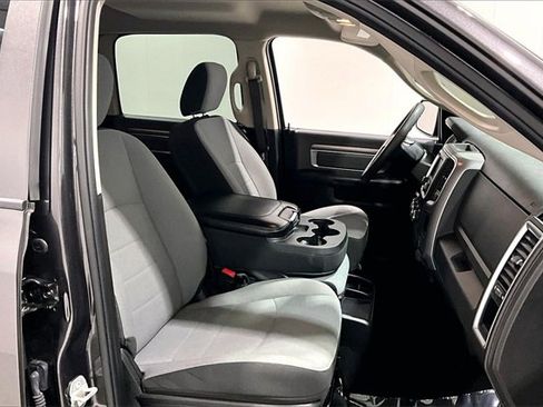 Used 2023 RAM 1500 Classic SLT image 31