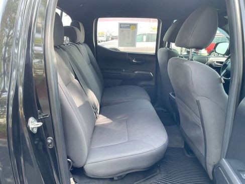 Used 2019 Toyota Tacoma TRD Off-Road image 15