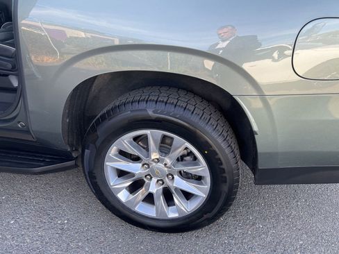 Used 2023 Chevrolet Suburban Premier image 10