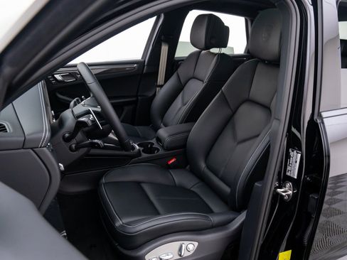 New 2026 Porsche Macan Turbo image 5