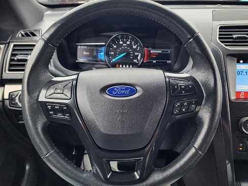 Used 2018 Ford Explorer XLT w/ Equipment Group 201A AWD/4WD image 8