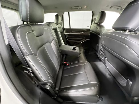 Used 2023 Jeep Grand Cherokee Limited w/ Black Appearance Package image 27