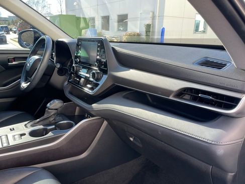 Used 2022 Toyota Highlander XLE image 34