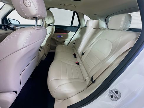 Used 2022 Mercedes-Benz GLC 300 4MATIC w/ Premium Package Lite image 27