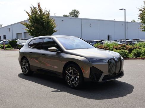 Certified 2024 BMW iX xDrive50 w/ Premium Package AWD/4WD image 4