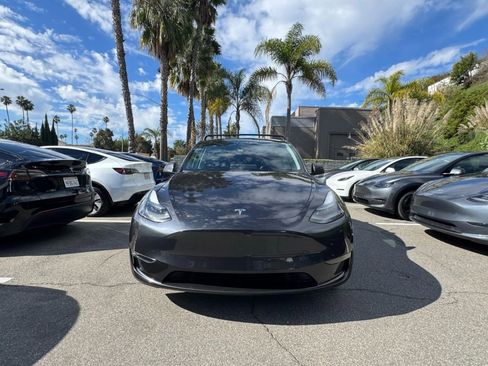 Used 2024 Tesla Model Y Long Range AWD/4WD image 5