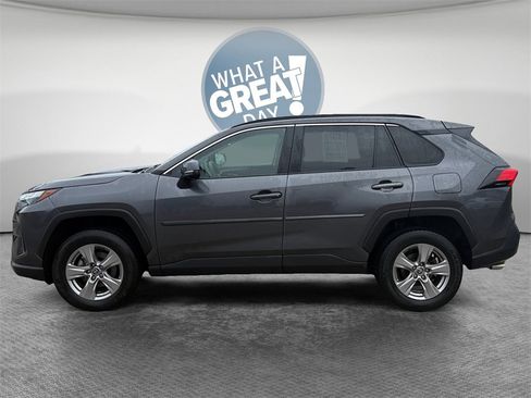 Used 2022 Toyota RAV4 XLE w/ Convenience Package image 7