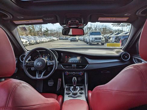 Used 2022 Alfa Romeo Giulia Veloce image 34
