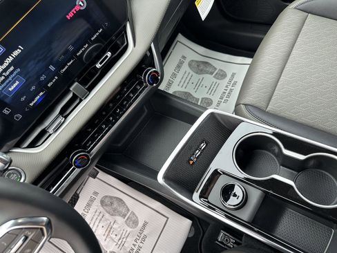 New 2026 Chevrolet Equinox LT w/ Convenience Package II image 15