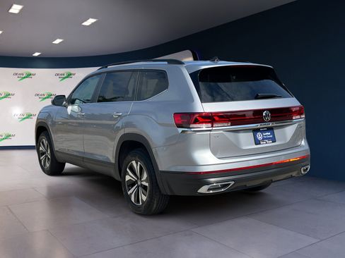 Certified 2025 Volkswagen Atlas SE image 5