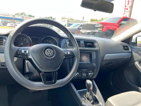 Used 2017 Volkswagen Jetta S image 14