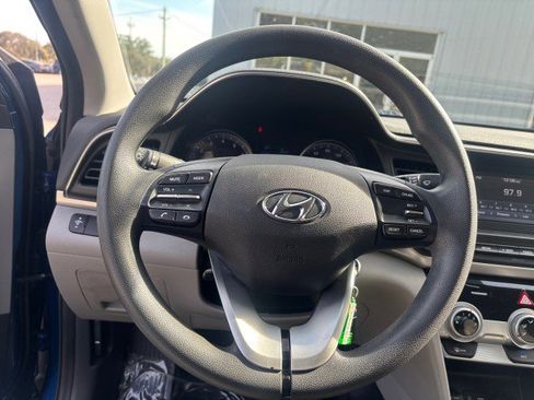 Used 2019 Hyundai Elantra SE image 14