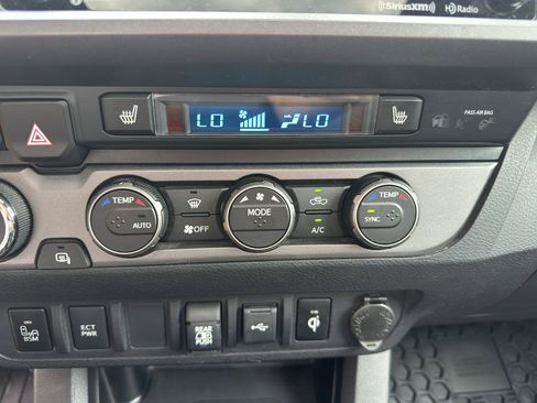 Used 2021 Toyota Tacoma TRD Sport AWD/4WD image 23