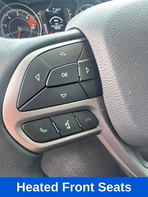 Used 2019 Jeep Cherokee Latitude Plus w/ Comfort/Convenience Group AWD/4WD image 17