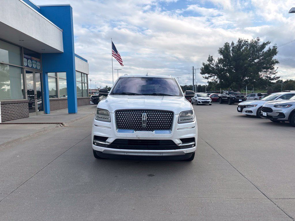Used 2019 Lincoln Navigator Reserve AWD/4WD image 2