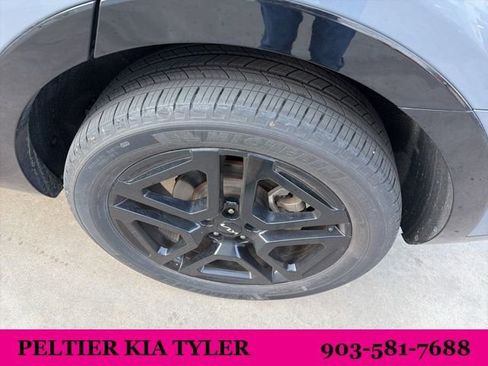 Certified 2022 Kia Sorento SX image 9