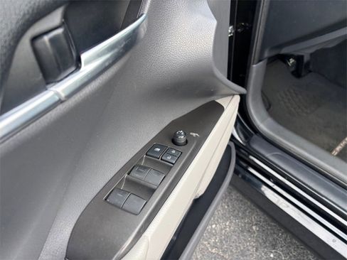 Used 2021 Toyota Camry LE image 24