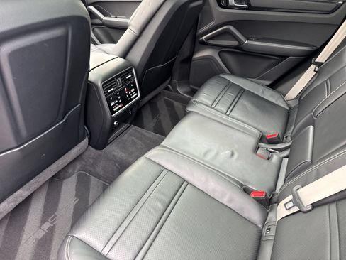 Certified 2023 Porsche Cayenne AWD/4WD image 13