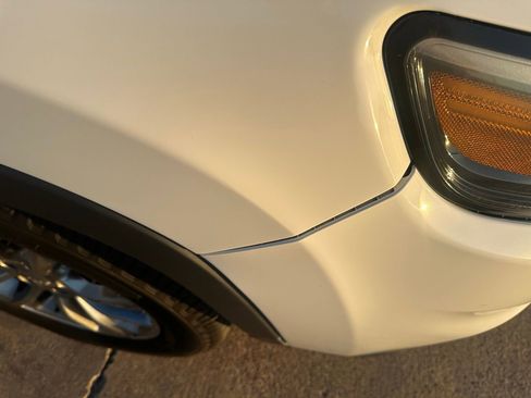 Used 2019 Jeep Cherokee Latitude Plus w/ Travel & Safety Group image 15