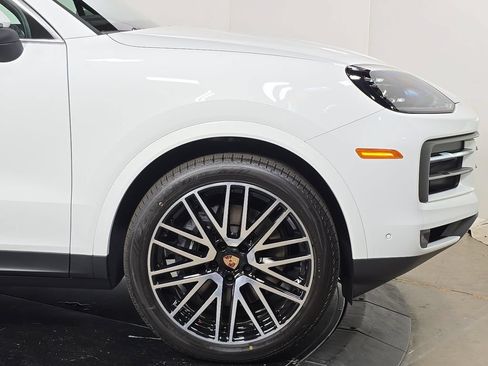 Certified 2026 Porsche Cayenne AWD/4WD image 11