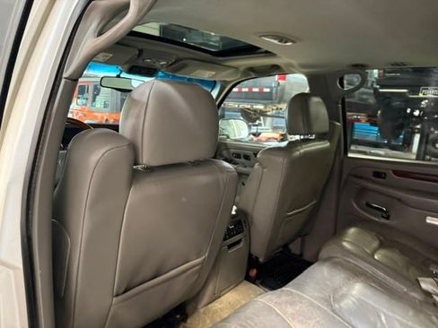 Used 2002 Cadillac Escalade AWD image 34