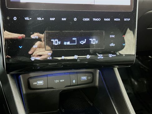 Used 2022 Hyundai Santa Cruz Limited image 16