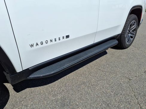Used 2024 Jeep Wagoneer Series II w/ Flexible Seating Group AWD/4WD image 9