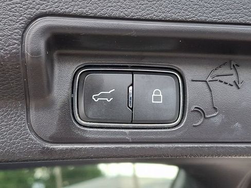 Used 2022 Ford Explorer Limited w/ Equipment Group 301A AWD/4WD image 26