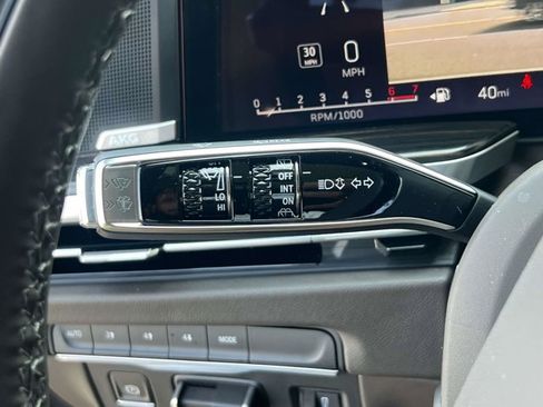 Used 2025 Cadillac Escalade Premium Luxury AWD/4WD image 26