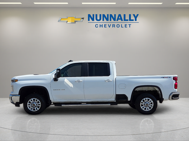 Used 2025 Chevrolet Silverado 2500 LT w/ Convenience Package AWD/4WD image 2