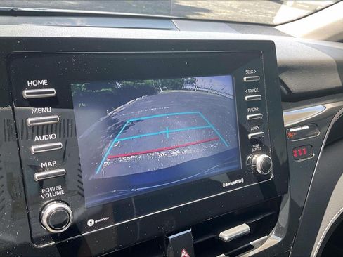 Used 2022 Toyota Camry SE FWD image 19
