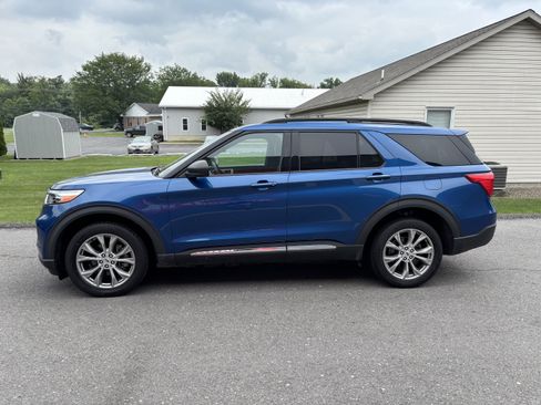 Used 2020 Ford Explorer XLT w/ Equipment Group 202A AWD/4WD image 7