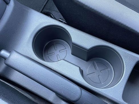 Used 2025 Nissan Versa S w/ Trunk Package image 29