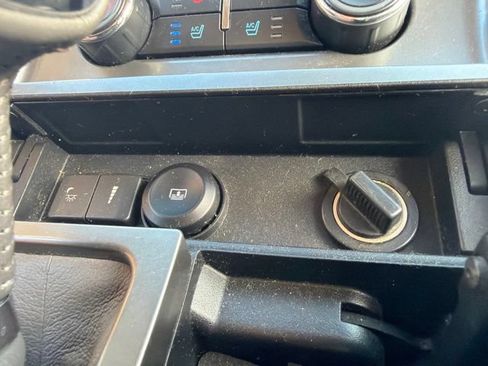 Used 2010 Ford Taurus Limited FWD image 30