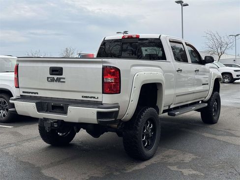 Used 2018 GMC Sierra 2500 Denali w/ Suspension Package, Off-Road image 7