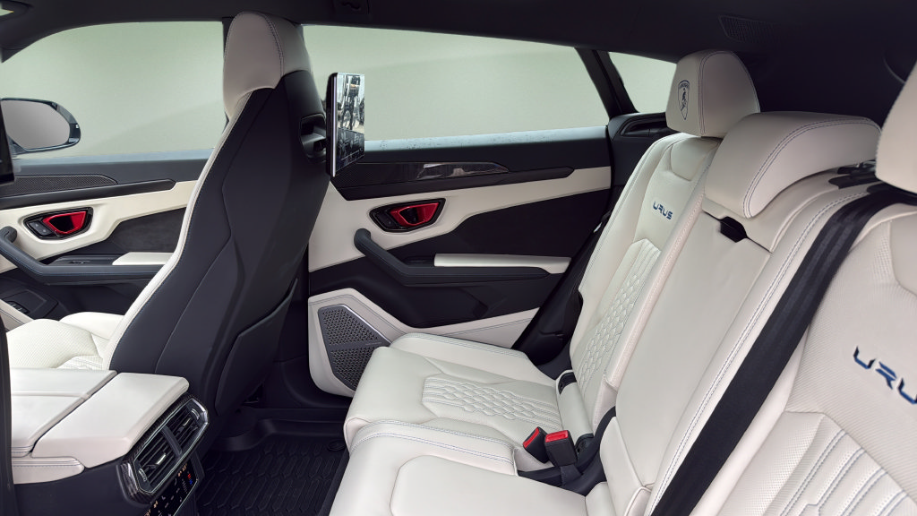 Used 2024 Lamborghini Urus S AWD/4WD image 25