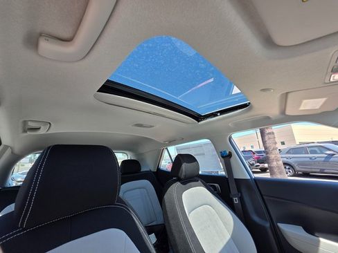 New 2025 Hyundai Venue SEL image 13