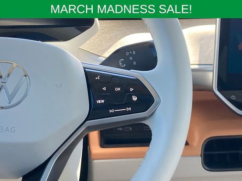 Used 2025 Volkswagen ID. Buzz 1st Edition image 15