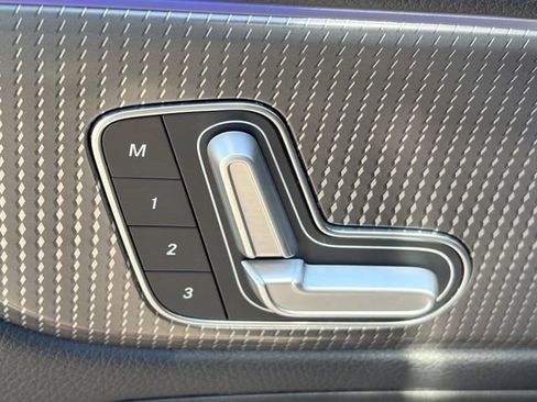 Used 2021 Mercedes-Benz GLB 250 image 8