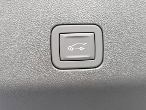 New 2026 Chevrolet Suburban Premier image 9