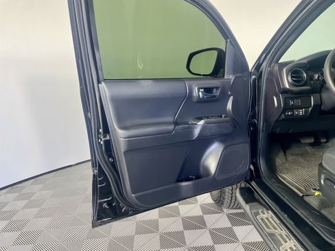 Used 2023 Toyota Tacoma TRD Off-Road image 12