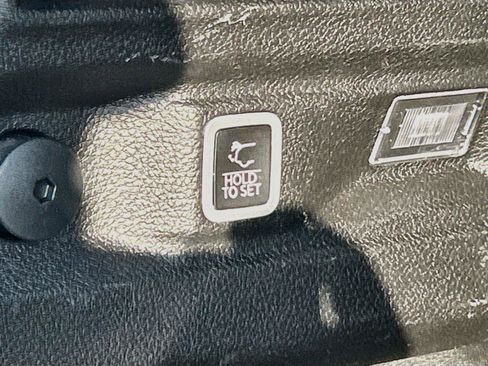 Used 2023 Jeep Grand Cherokee L Laredo AWD/4WD image 15