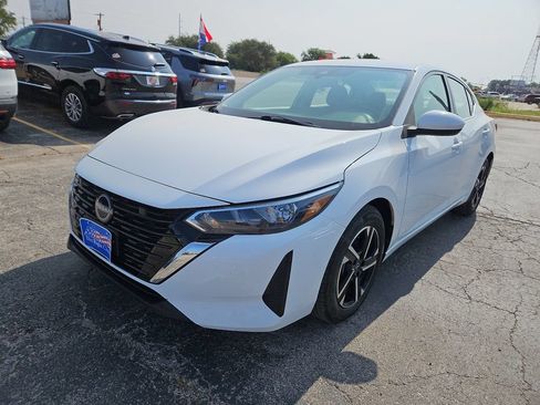 Used 2024 Nissan Sentra SV FWD image 4