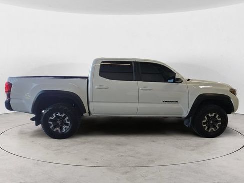 Used 2019 Toyota Tacoma TRD Off-Road AWD/4WD image 4